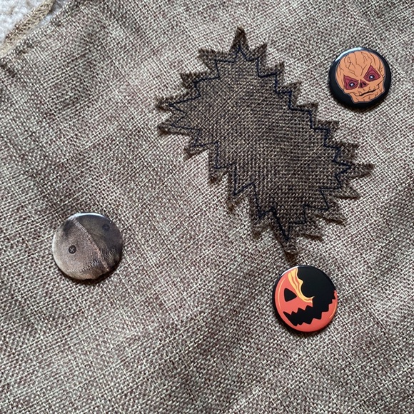 Trick’r Treat Sam large Spirit Halloween movie tote with buttons - Picture 2 of 6
